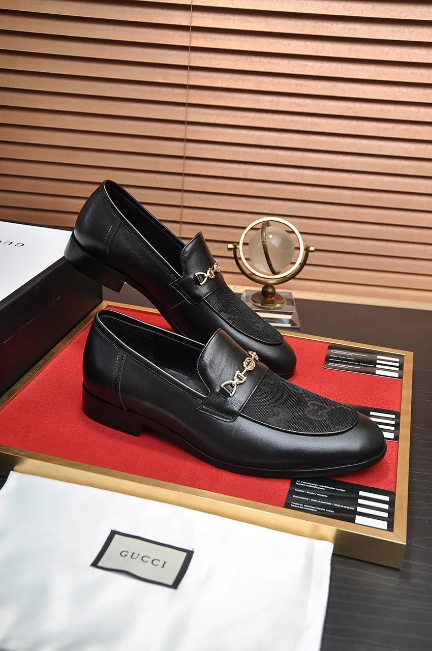 Men's shoes💰500💶Italy's top luxury men's shoe giant (GUCCI) (Gucci) (full cowhide lining) new arrival🍃Original European style🔰 Pleasant to the eye😍In order to make the shoes more durable and non-deformable🌀The production continues to follow traditional methods but there is still no lack of innovation💪Choose original sheepskin for the leather♻️ Smooth and natural And extra bright ⭐Made of imported cowhide, the first choice of rich people 38-45 (45 customized)